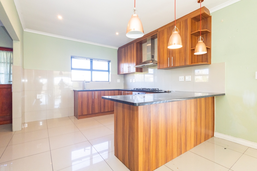 To Let 4 Bedroom Property for Rent in Kaapsig Western Cape